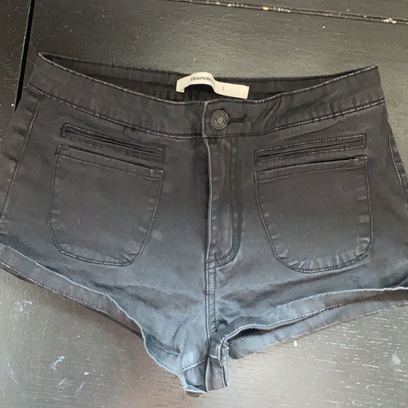 Shorts - Picture 4 of 5